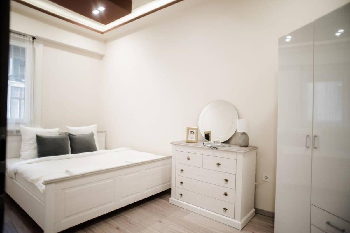 New Luxury Apartment In The Center With A/C Budapest Esterno foto