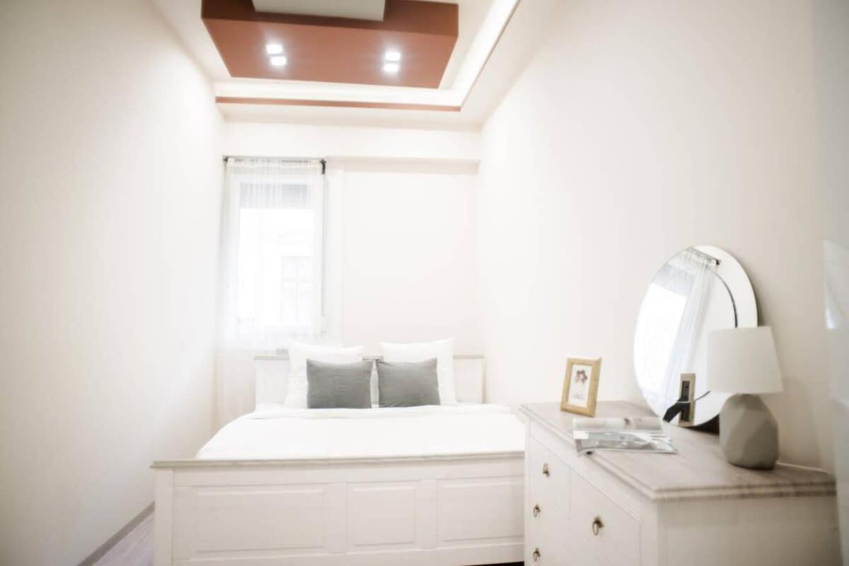 New Luxury Apartment In The Center With A/C Budapest Esterno foto