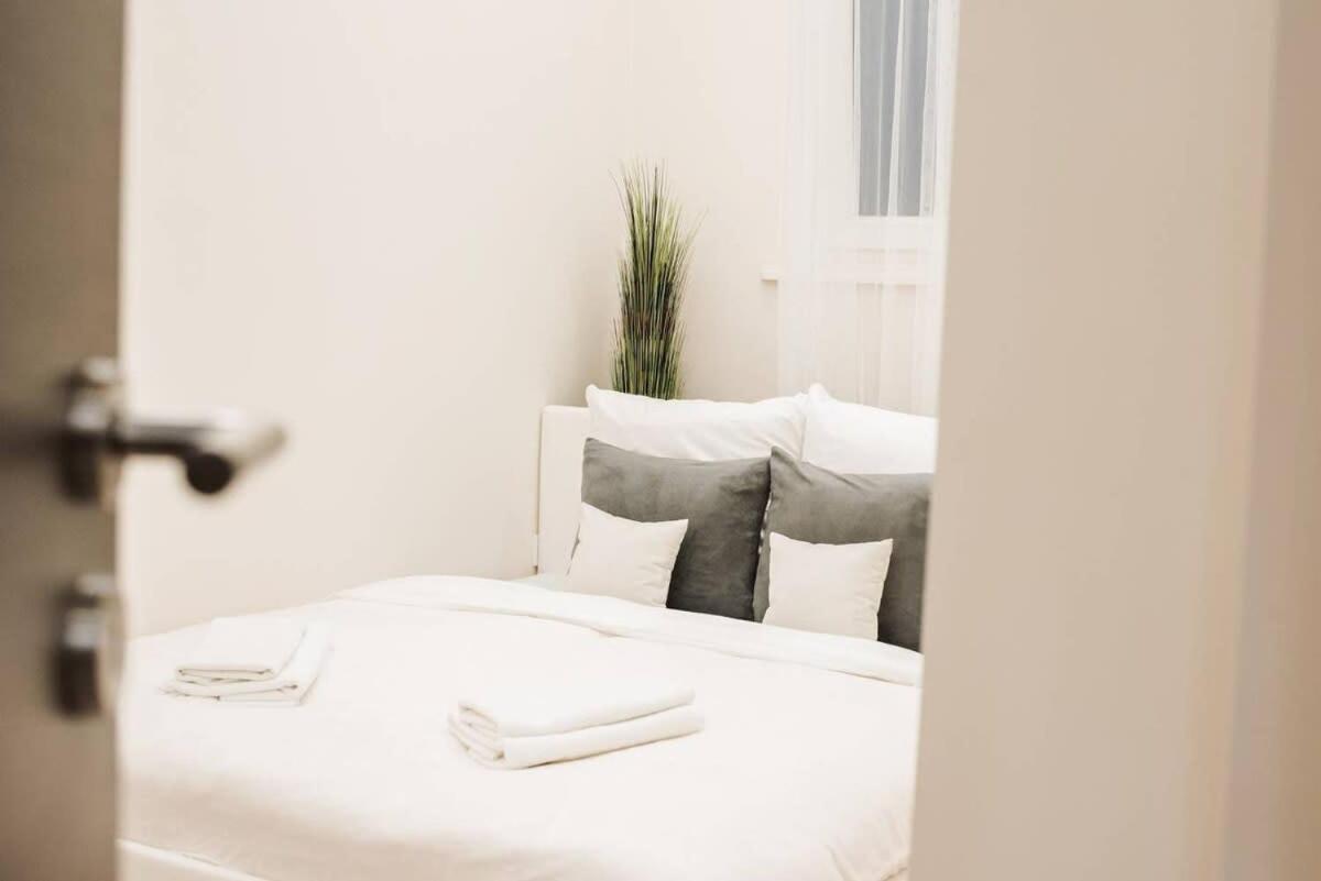 New Luxury Apartment In The Center With A/C Budapest Esterno foto