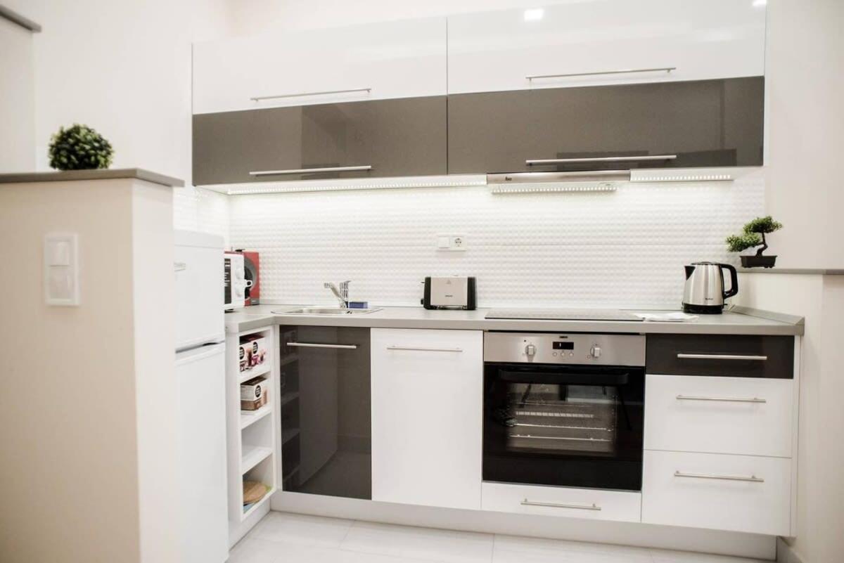 New Luxury Apartment In The Center With A/C Budapest Esterno foto