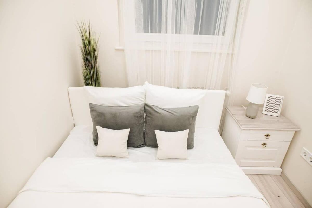 New Luxury Apartment In The Center With A/C Budapest Esterno foto