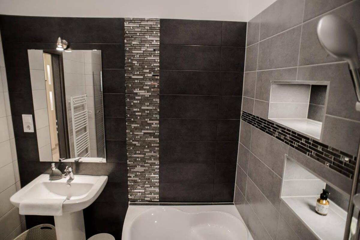 New Luxury Apartment In The Center With A/C Budapest Esterno foto